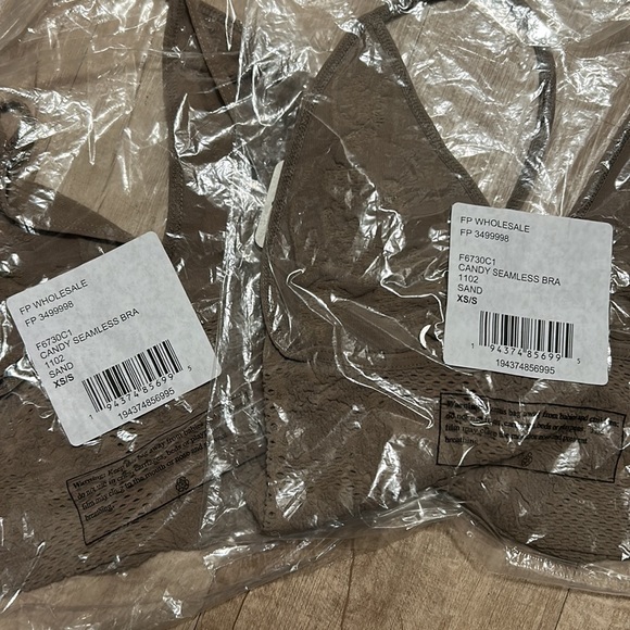 Free People Candy Seamless Bra in Sand, NWT, xs/s & m/l - Picture 10 of 10